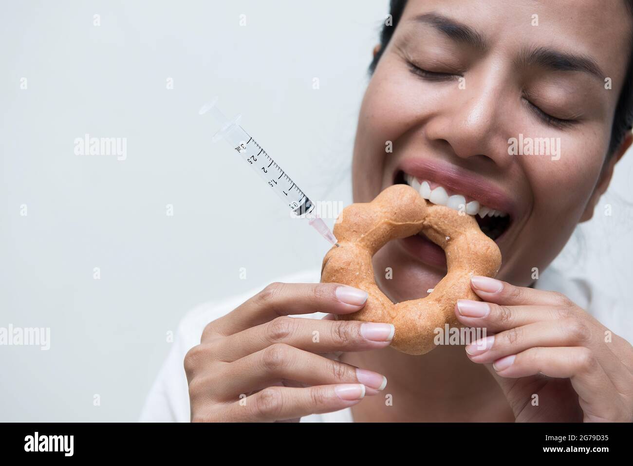 2,800+ Man Eating Donut Stock Photos, Pictures & Royalty-Free