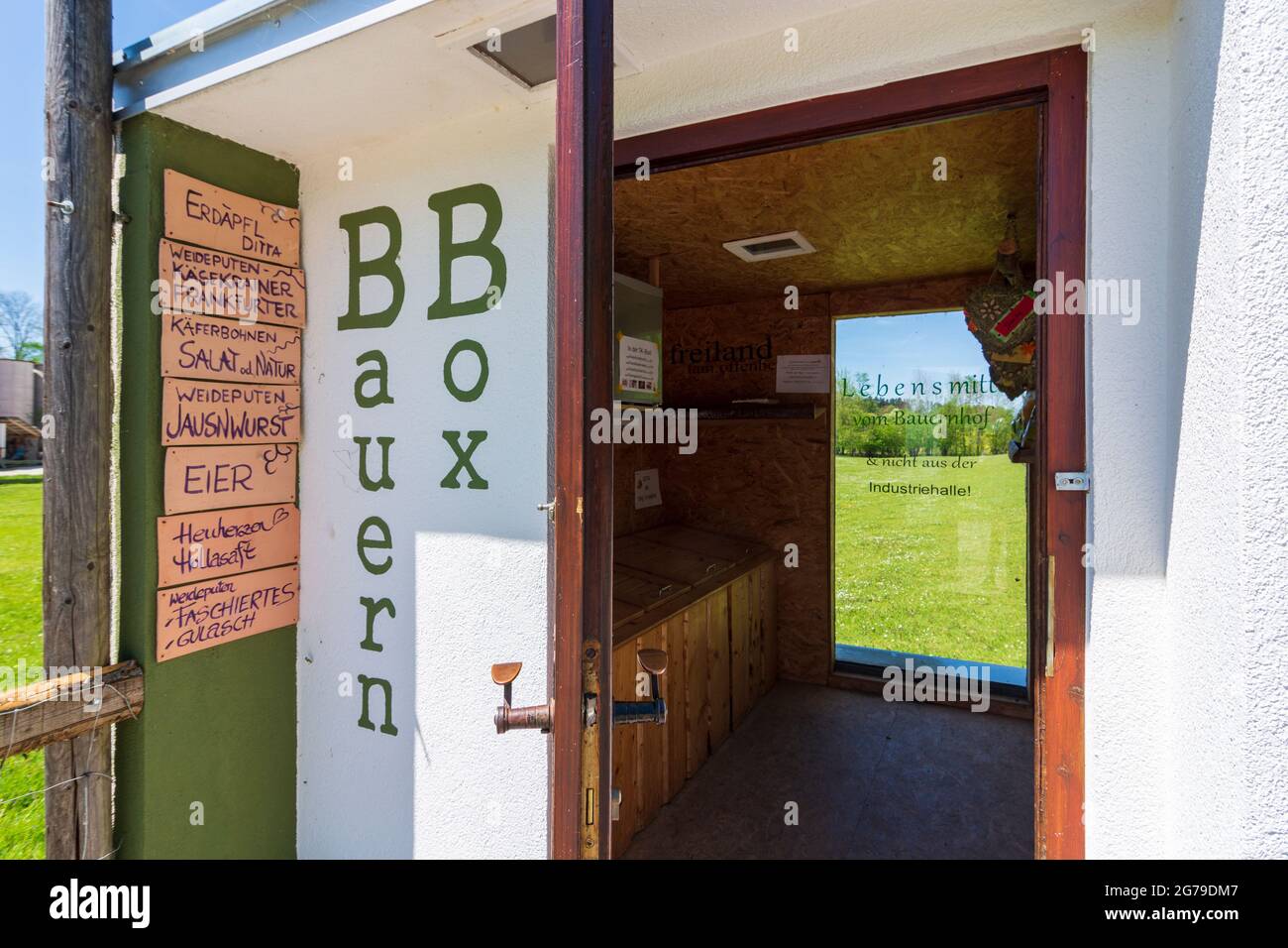 Euratsfeld, 24 hour self-service farm mini shop 'Bauern Box' in Mostviertel region, Niederösterreich / Lower Austria, Austria Stock Photo