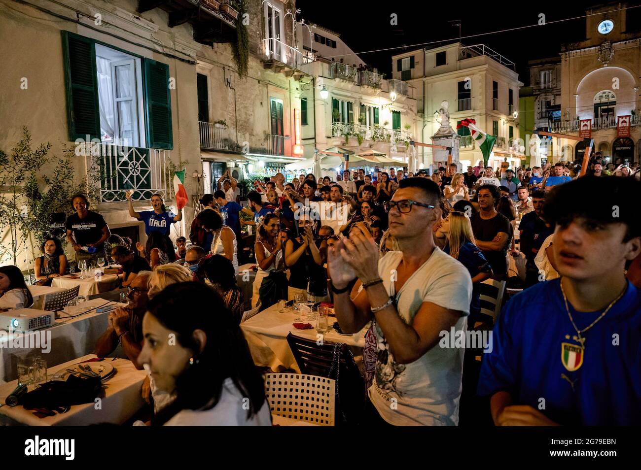 Tropea, Italy. 11th July, 2021. People seen clapping their hands in ...