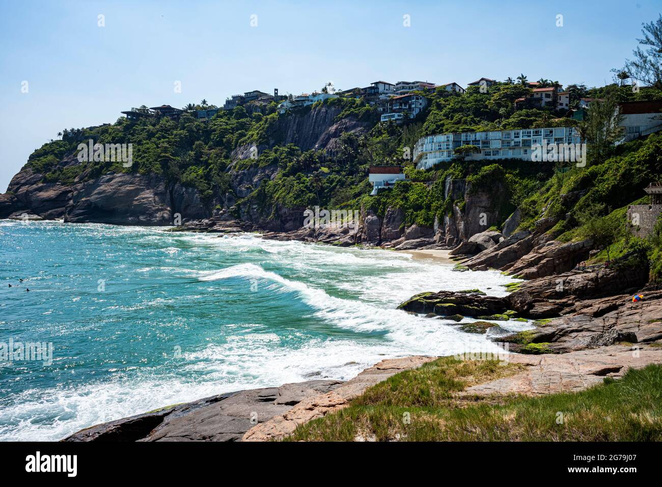 Rio–€™s answer to Beverly Hills: the exclusive quarter called Joá and its incredible beautiful and secretly hidden Joatinga Beach. Rio de Janeiro, Brazil Stock Photo