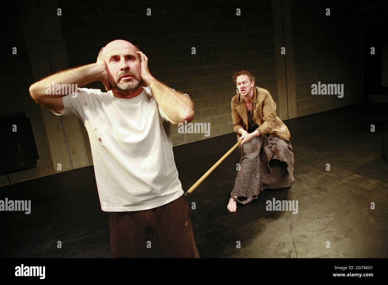 l-r: Marcello Magni, Jos Houben in ROUGH FOR THEATRE I by Samuel Beckett at The Young Vic, London SE1  20/09/2007  part of Fragments: 5 short plays  a Theatre des Bouffes du Nord / Paris & The Young Vic / London co-production  director: Peter Brook Stock Photo