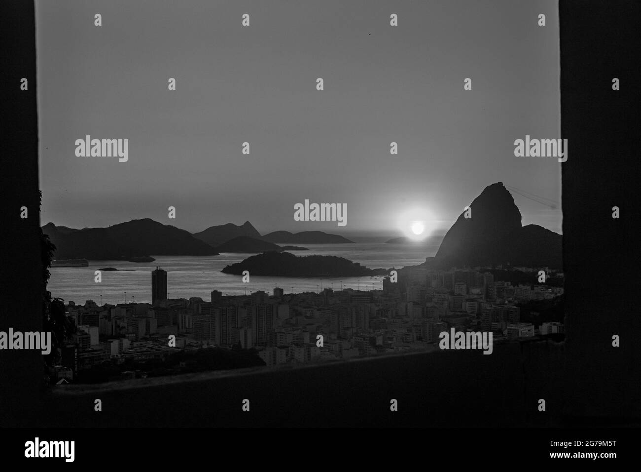 Early morning shot of the sunrise behind Sugarloaf Mountain and Botafogo in Rio de Janeiro, Brazil Stock Photo