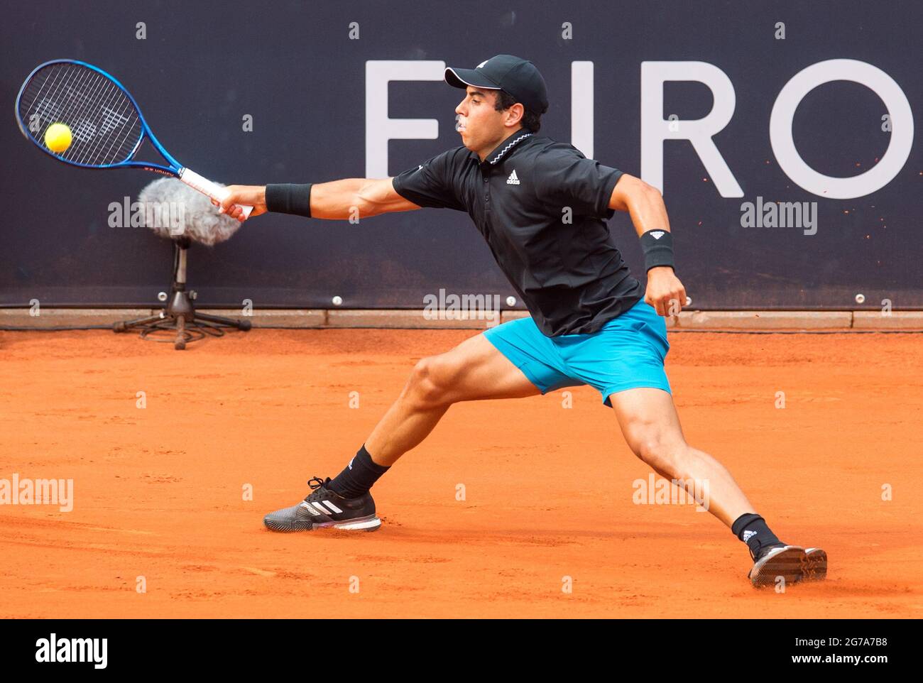 Hamburg, Germany. 12th July, 2021. Tennis: ATP Tour - Hamburg, Men's singles, 1st round at Stadion Am Rothenbaum. Jaume Munar plays the ball. Credit: Daniel Bockwoldt/dpa/Alamy Live News Stock Photo