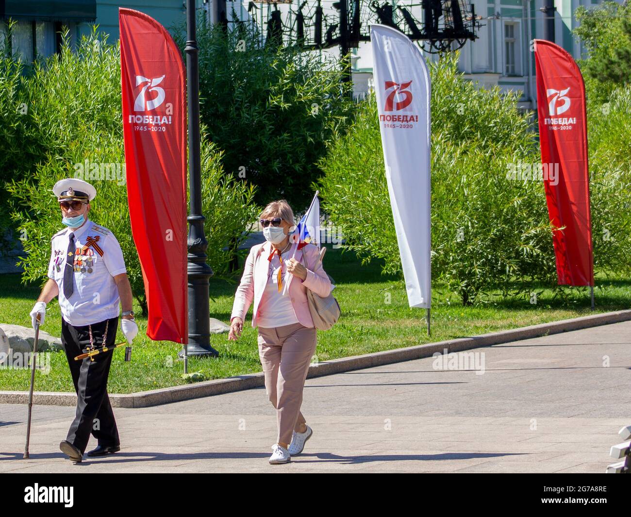 Omsk, Russia. 24 June, 2020. Veteran of the Great Patriotic War and his wife are going to a festive parade. Parade of military equipment in honor of t Stock Photo