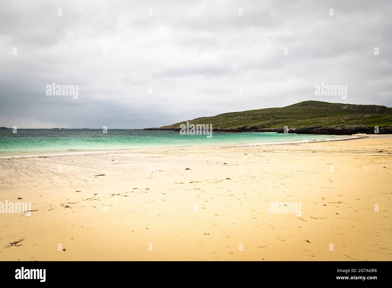 A summer 3 shot HDR image of a deserted  Hushinish, Huisinis, beach and bay on the Isle of Harris, Western Isles, Scotland. 24 June 2021 Stock Photo