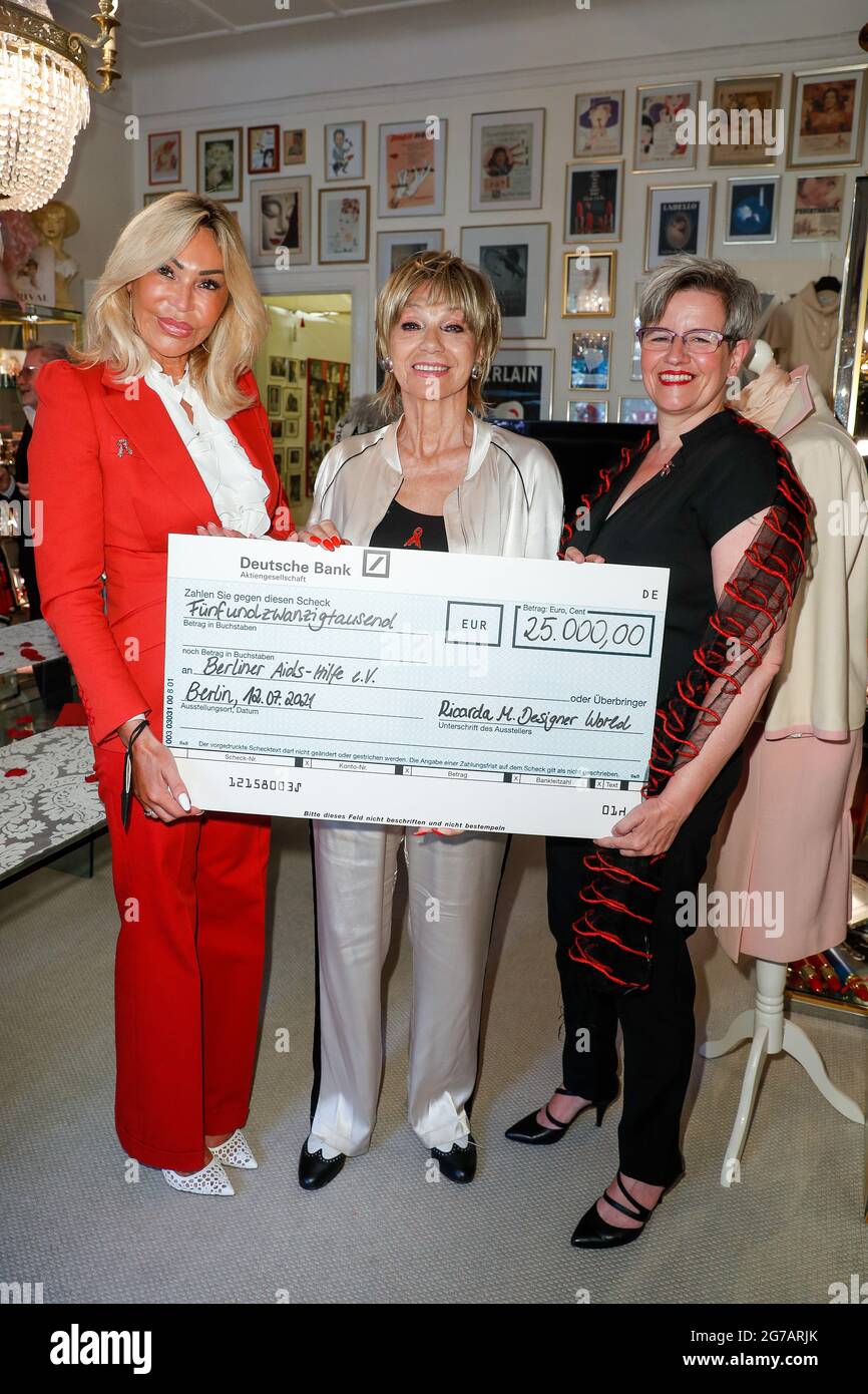 Berlin, Germany. 12th July, 2021. Ricarda M. (l-r), Judy Winter and Ute Hiller at the International Lipstick Day lipstick and cheque presentation ceremony. In the run-up to International Lipstick Day (29 July 2021), designer Ricarda M. hands over the first edition of her Magic Colour Cosmetic lipsticks to make-up artist René Koch's lipstick museum. Furthermore, Judy Winter, patron of the charity event 'Künstler gegen Aids - Die Gala' (Artists against Aids - The Gala), will hand over a donation cheque to the Berliner Aids-Hilfe. Credit: Gerald Matzka/dpa/Alamy Live News Stock Photo