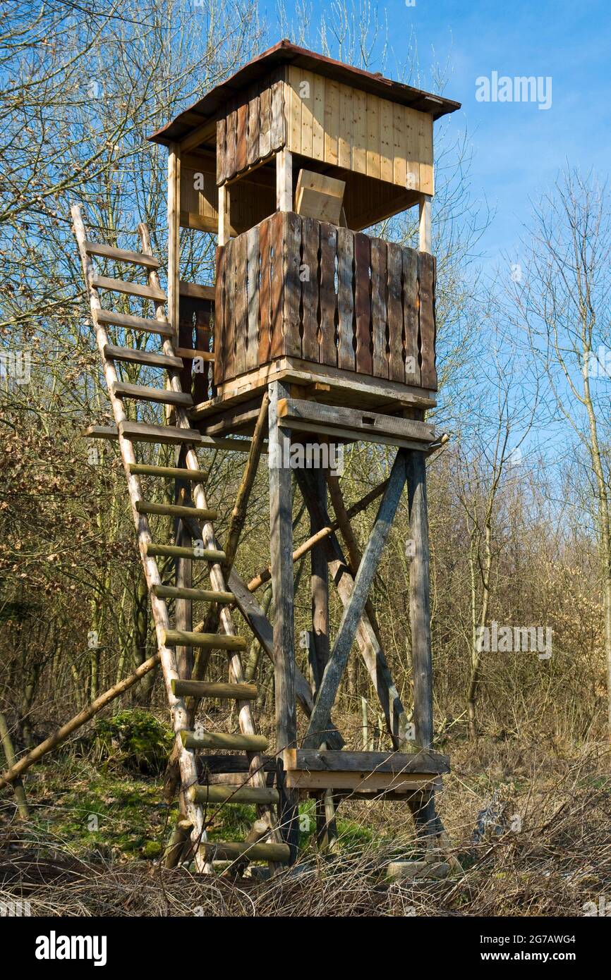 Germany, Baden-Wuerttemberg, Neckartenzlingen, hunting facility, raised hide with pulpit, built using old balcony boards Stock Photo