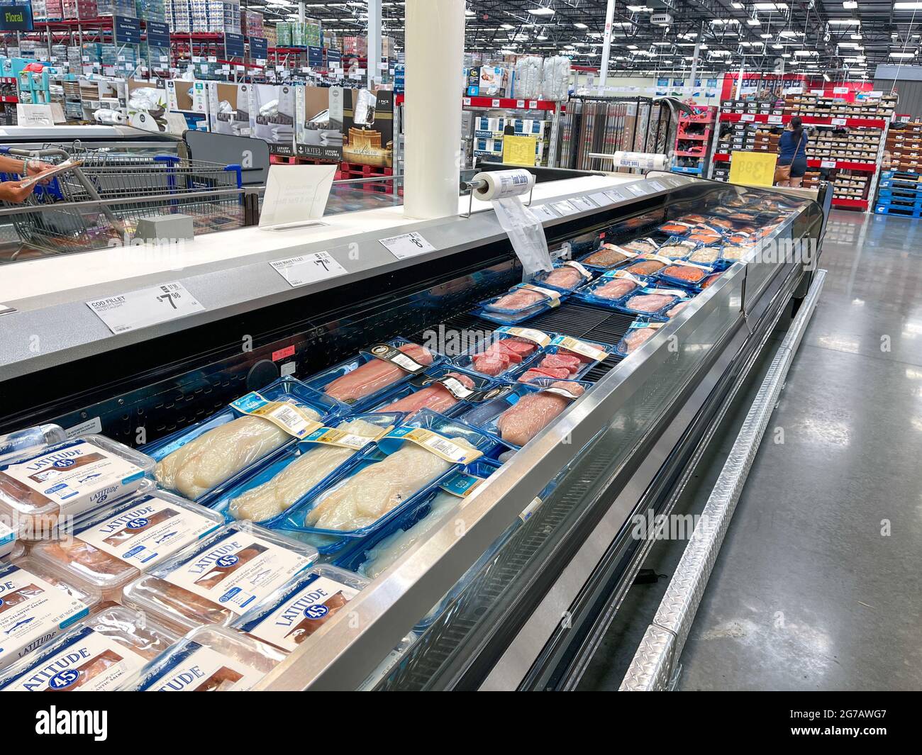 Sams club food aisle hi-res stock photography and images - Alamy