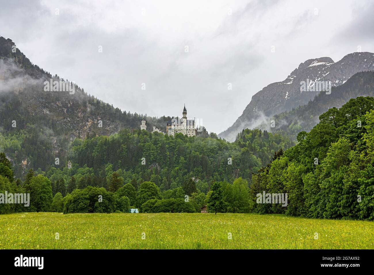 View of Neuschwanstein Castle with clouds and mountains in the background, Schwangau, Upper Bavaria, Germany Stock Photo