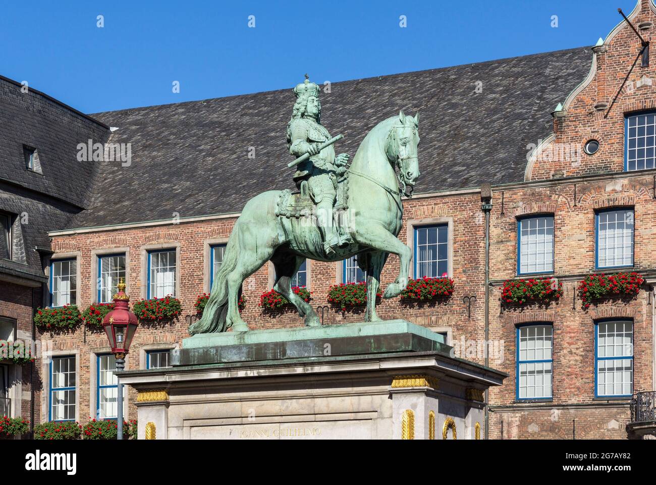 Germany, North Rhine-Westphalia, Dusseldorf, Jan Wellem equestrian statue on the market square in front of the town hall. Stock Photo