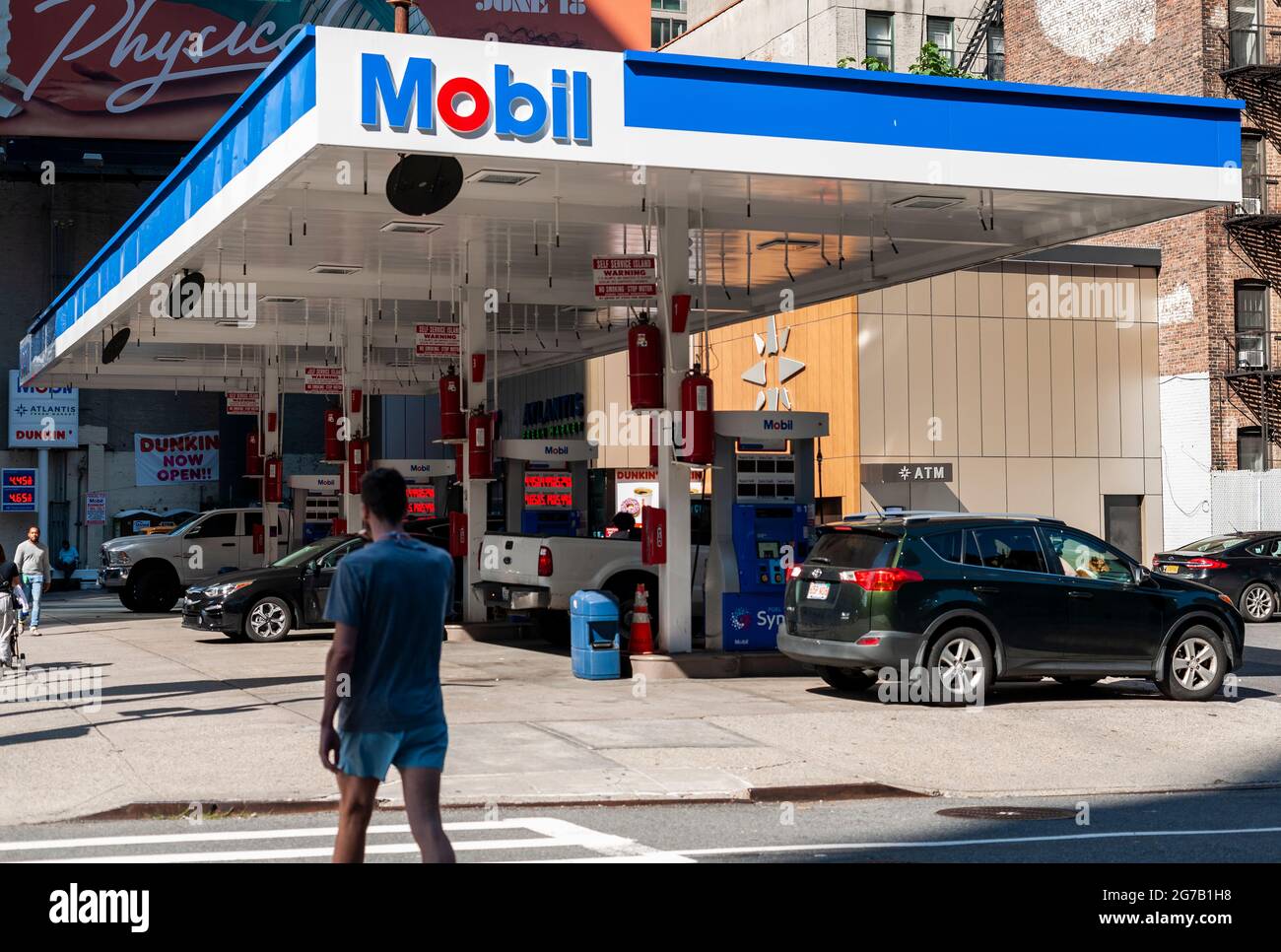 A Mobil gas station on the west side of New York on Sunday, July 4, 2021  during the Independence Day weekend. (© Richard B. Levine Stock Photo -  Alamy