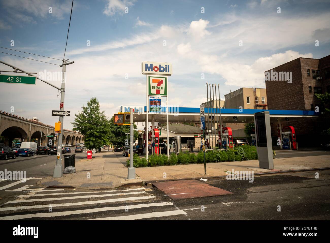 Mobil gas station hires stock photography and images Alamy