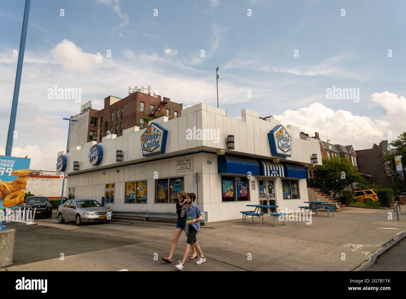 A White Castle in Sunnyside, Queens in New York on Saturday, July 10, 2021. (© Richard B. Levine) Stock Photo