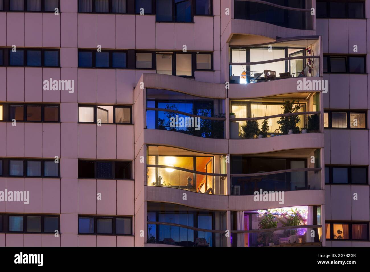 Vienna, apartment house, lit apartments, loggias, highrise Hochhaus