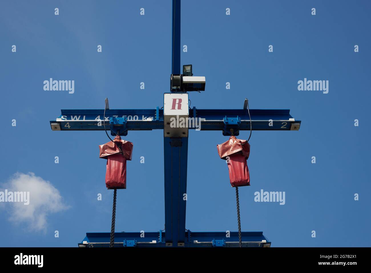 Boat lifting gear Stock Photo Alamy