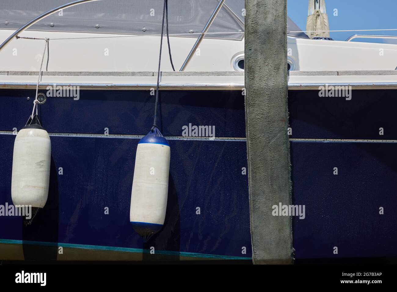 Boat lifting gear Stock Photo Alamy