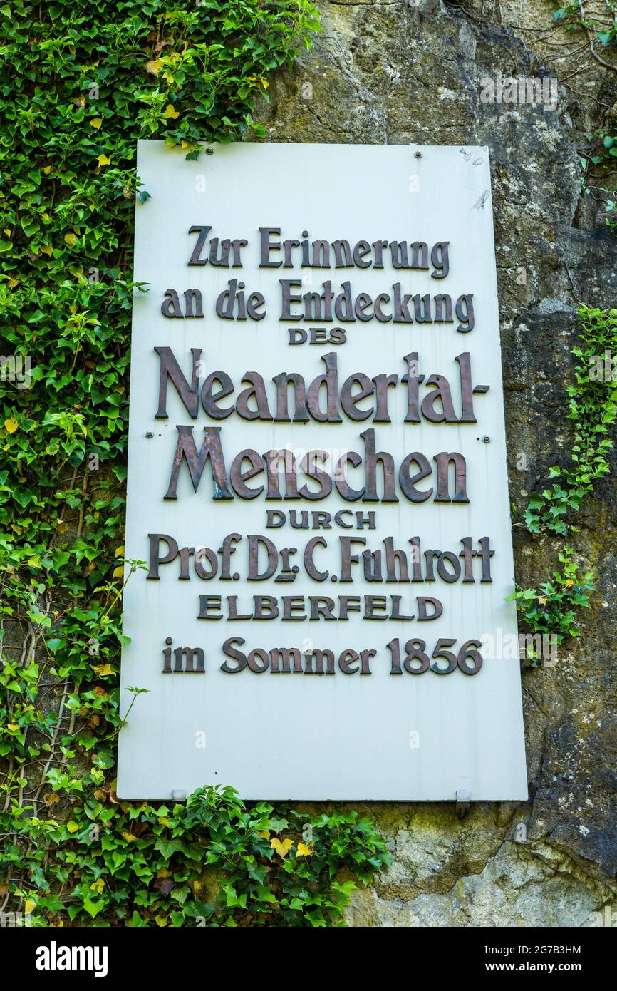 Germany, Erkrath, Bergisches Land, Niederbergisches Land, Niederberg, Rhineland, North Rhine-Westphalia, human history, excavations, excavation site Neandertal, Rabenstein rocks at the entrance to the Feldhofer Grotto where remnants of the Neanderthal man Homo sapiens neanderthalensis were found, memorial plaque to Johann Carl Fuhlrott Stock Photo