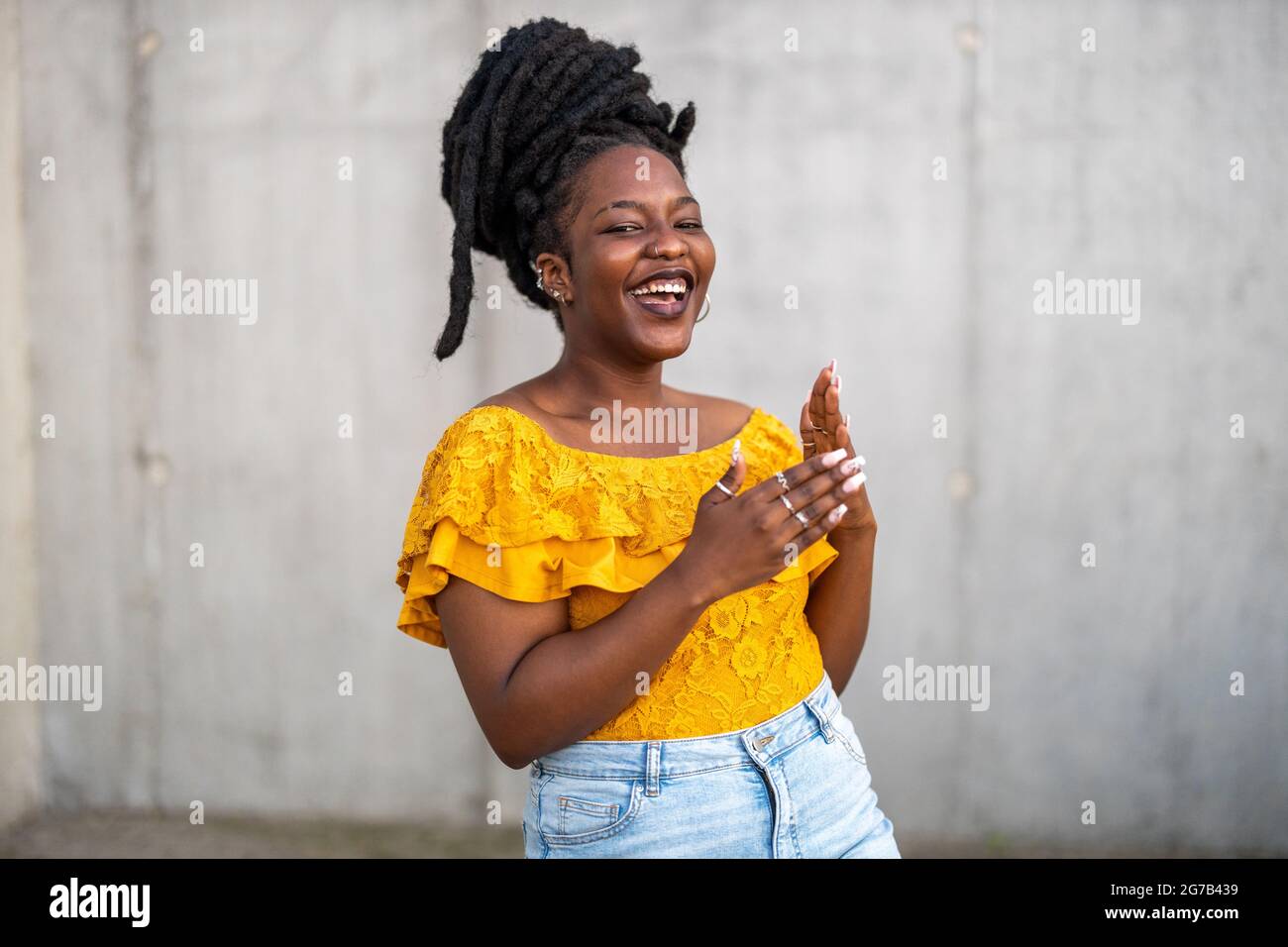 Woman with dreadlocks hi-res stock photography and images - Alamy