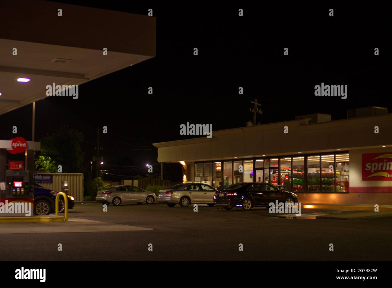 Augusta, Ga USA 04 11 21 Cars parked at a Sprint gas station and