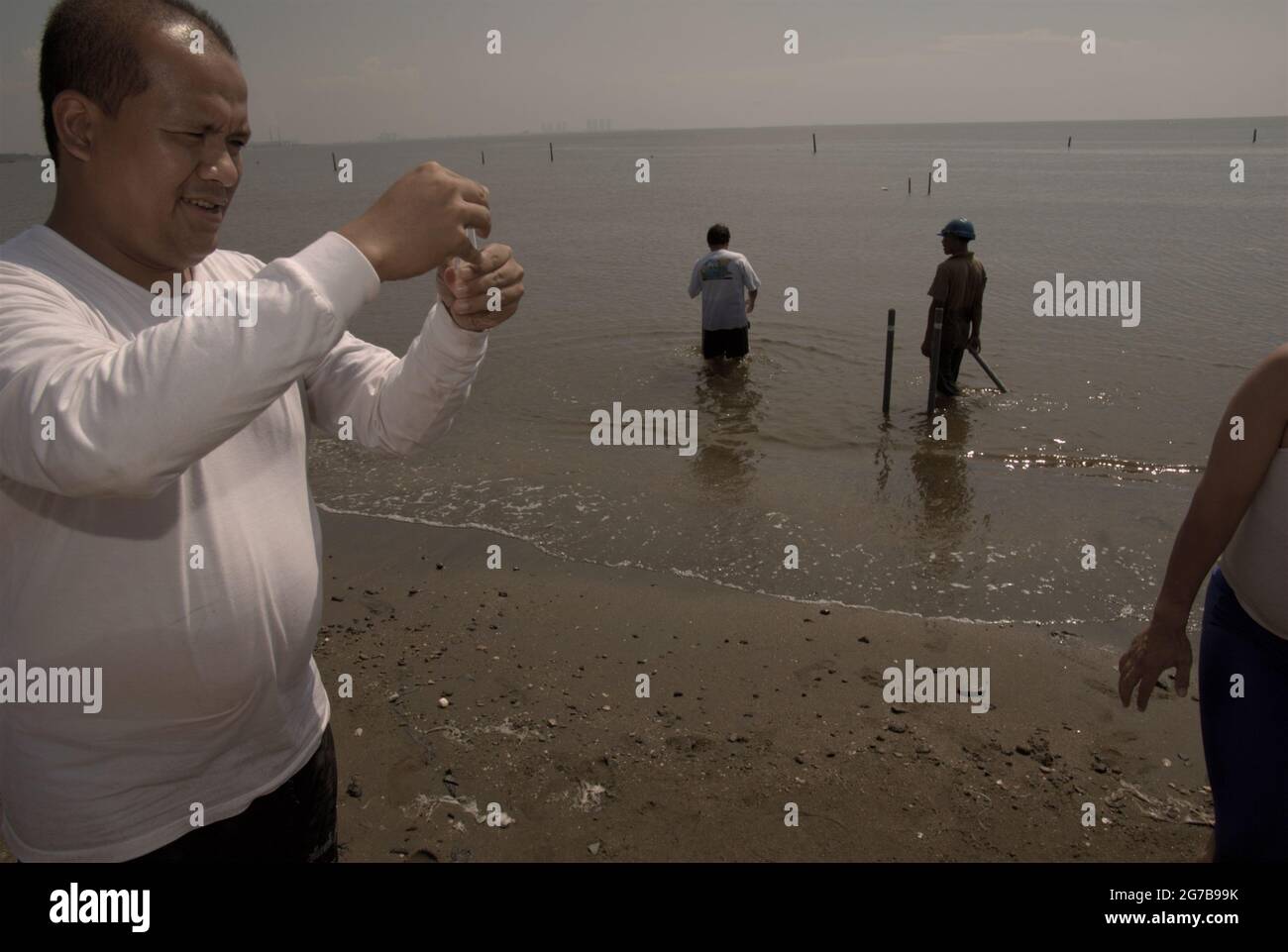 East Ancol, Jakarta, Indonesia. 2nd June 2009. Scientists from the Indonesian Institute of Sciences (LIPI) are working with research instruments on the beach, which is a part of a series of their research activities to find out, among others, how far the sea water infiltration has impacted the groundwater source quality in the city of Jakarta, Indonesia. Jakarta has been suffering from land subsidence, sea water infiltration and floods. Stock Photo