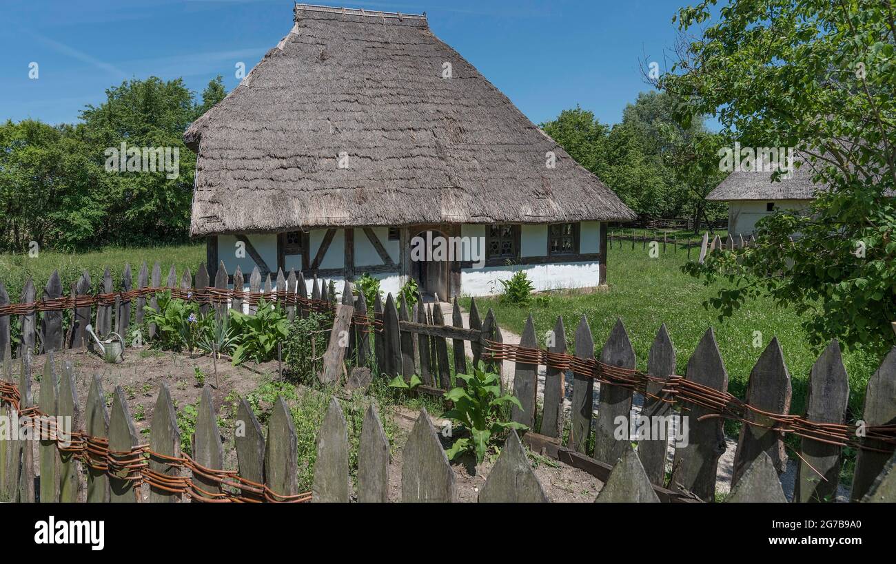 Swedish house with cottage garden, built in 1554, small farmhouse in late medieval style, Franconian Open Air Museum, Bad Windsheim, Middle Stock Photo