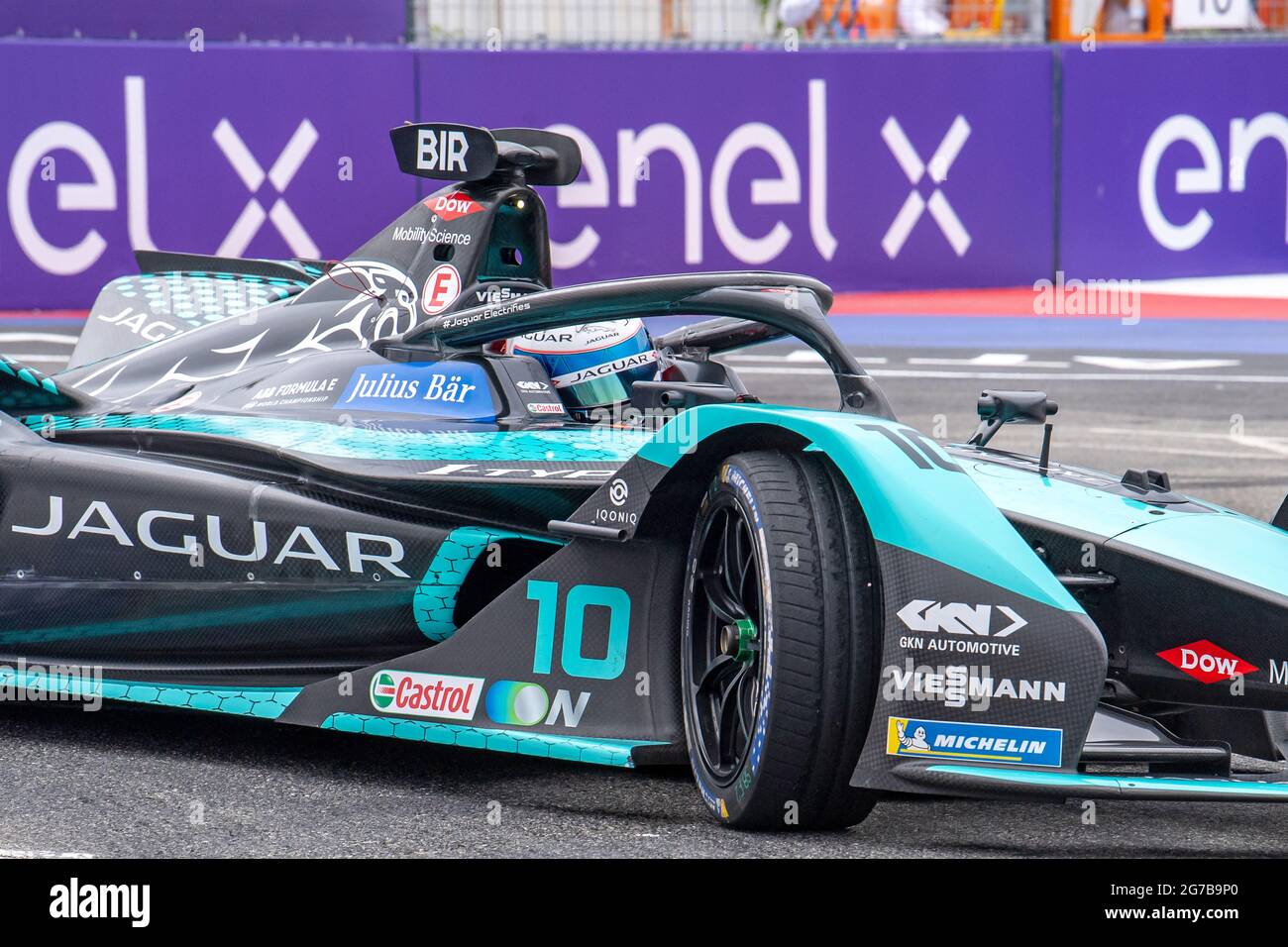 Jaguar electric racing car hires stock photography and images Alamy