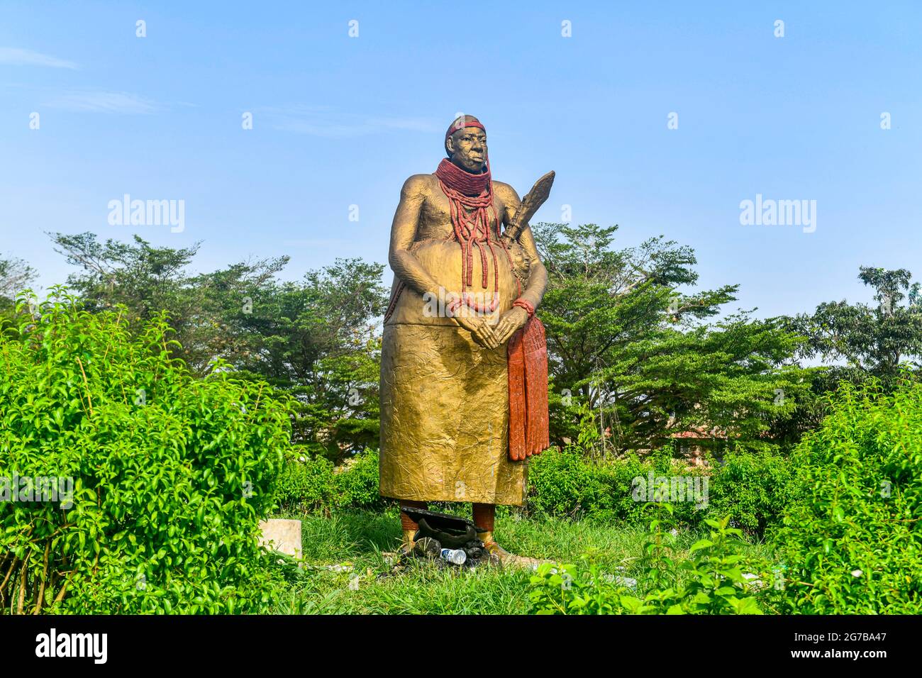KingÂ´s statue outside the Benin National Museum in the Royal gardens, Benin city, Nigeria Stock Photo