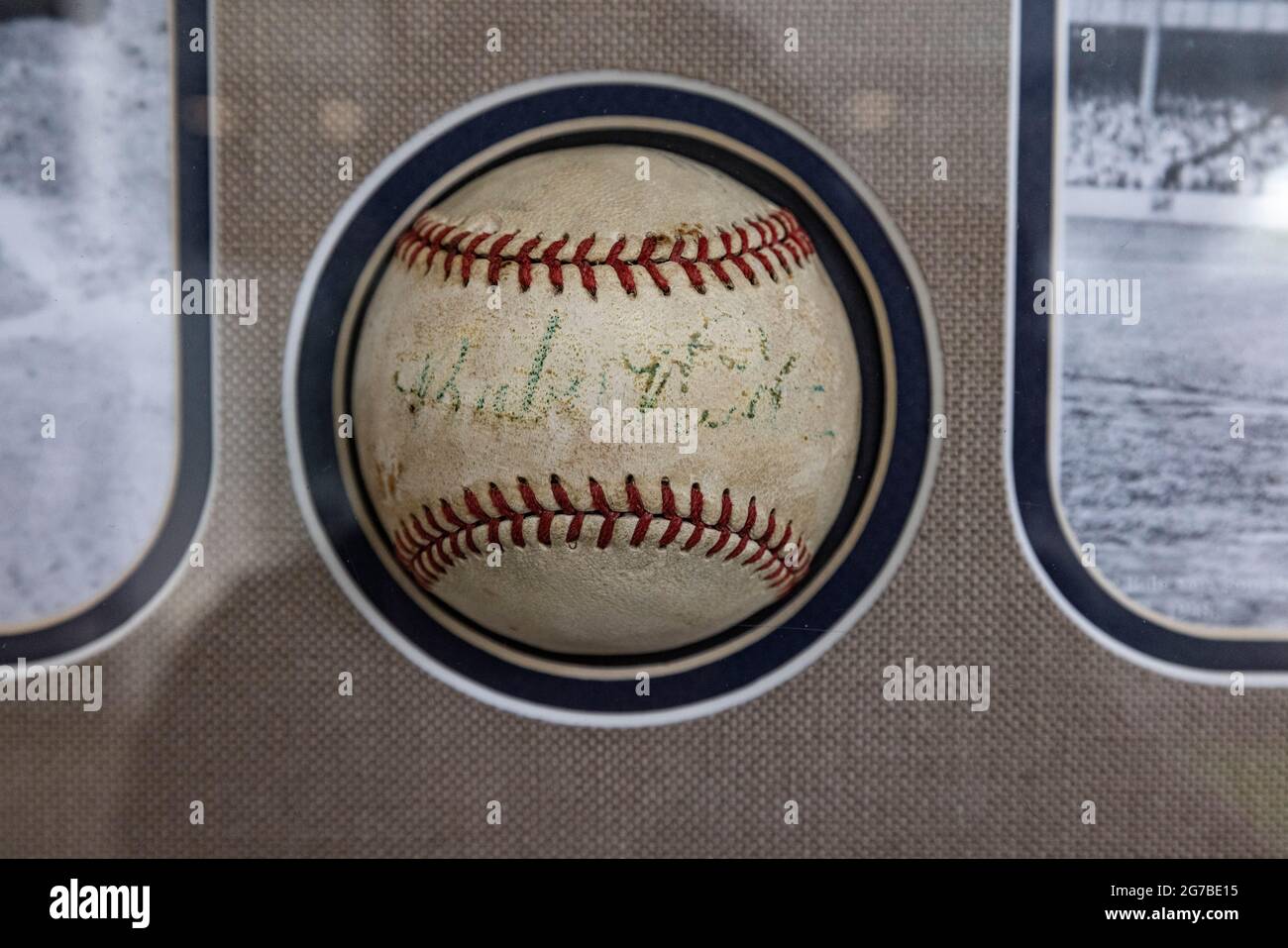 Signed baseball hi-res stock photography and images - Alamy