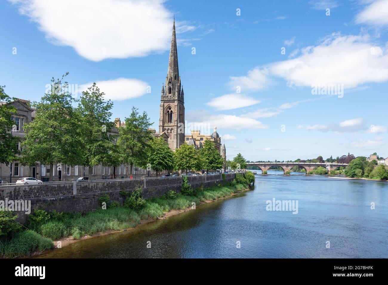 St Matthew's Church and Smeaton's Bridge across River Tay,  Perth, Perth and Kinross, Scotland, United Kingdom Stock Photo