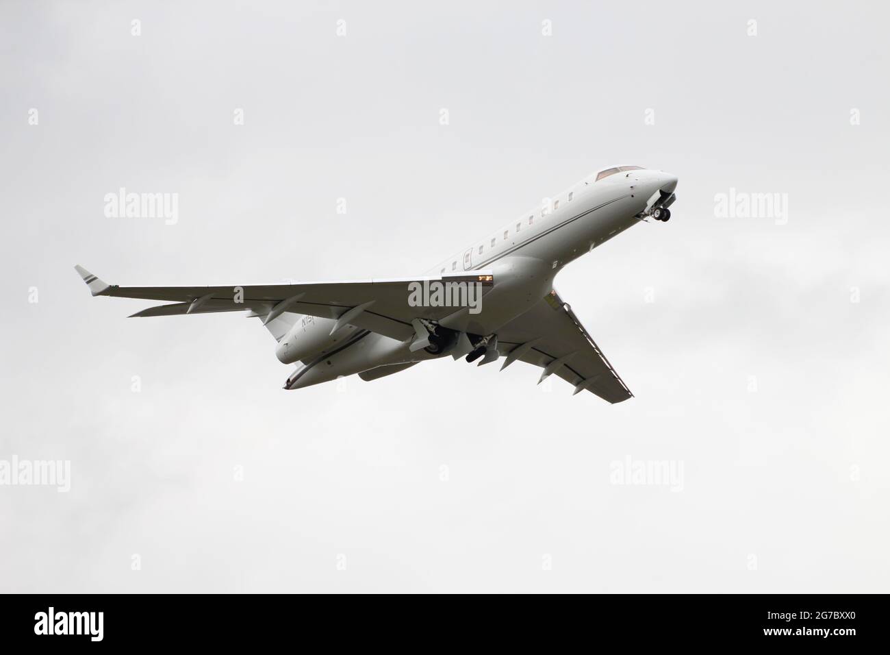 Bombardier global 5000 aircraft hi-res stock photography and images - Alamy
