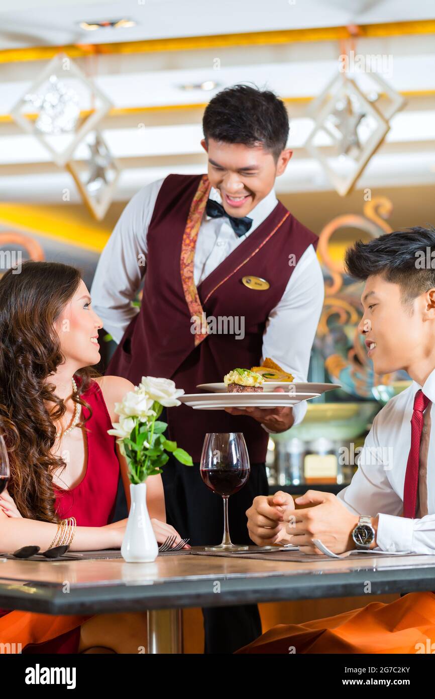 Expensive restaurant couple waiter hi-res stock photography and images -  Alamy