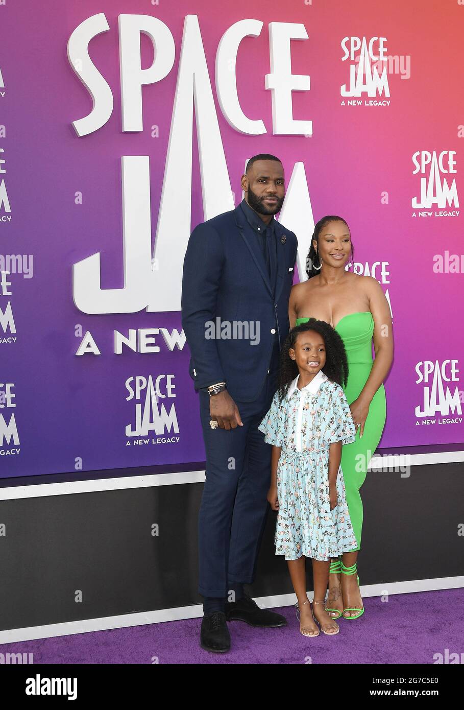 Lebron james and savannah brinson hi-res stock photography and images ...