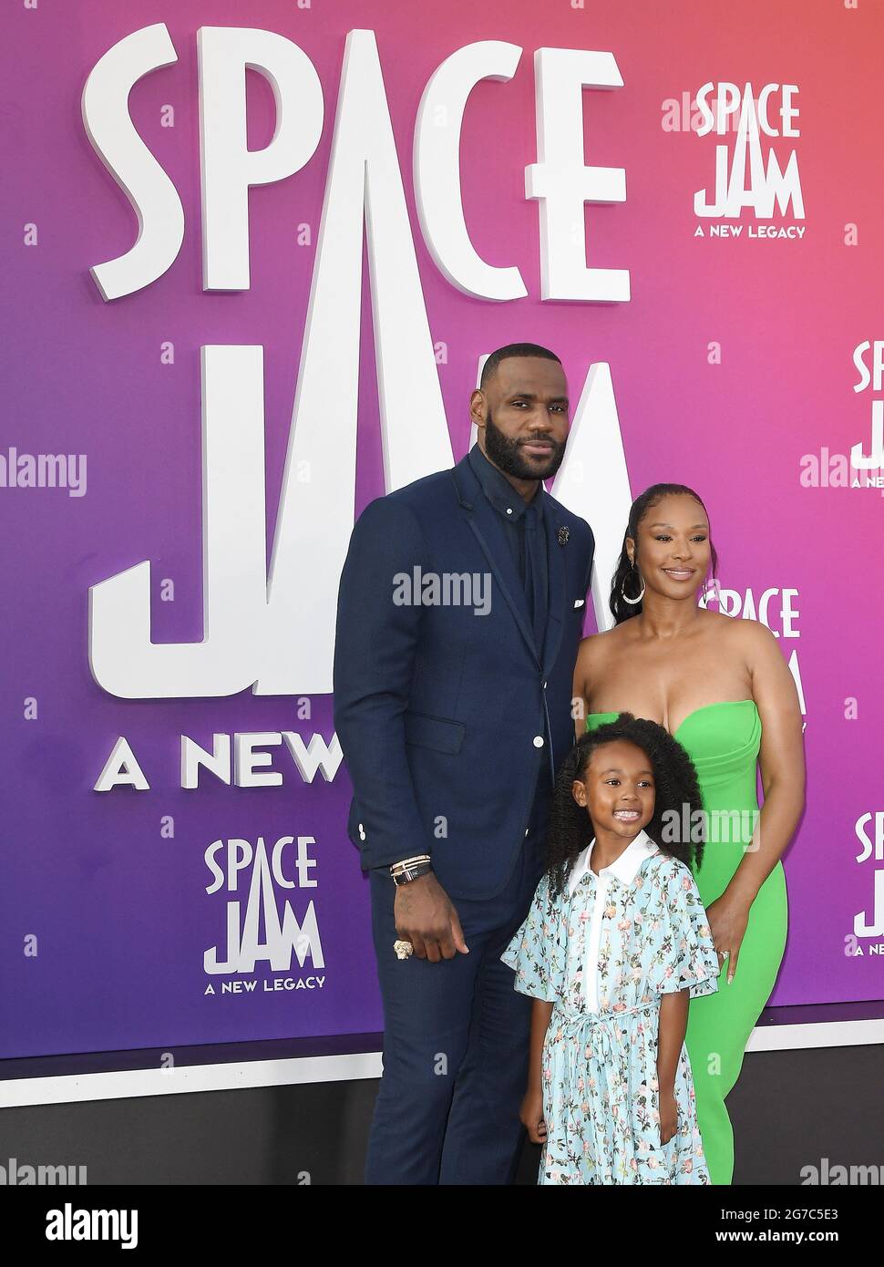 Lebron james and savannah brinson hi-res stock photography and images ...