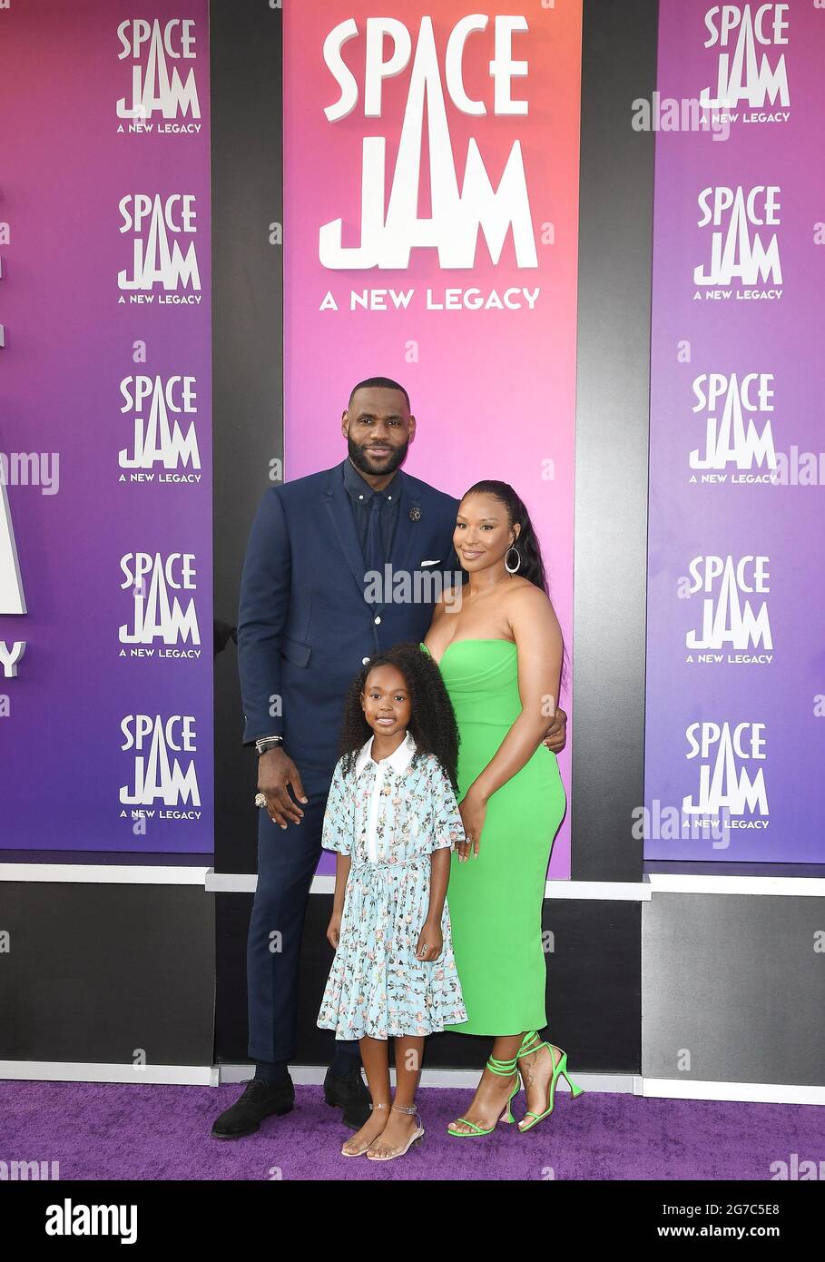 Lebron james and savannah brinson hi-res stock photography and images ...