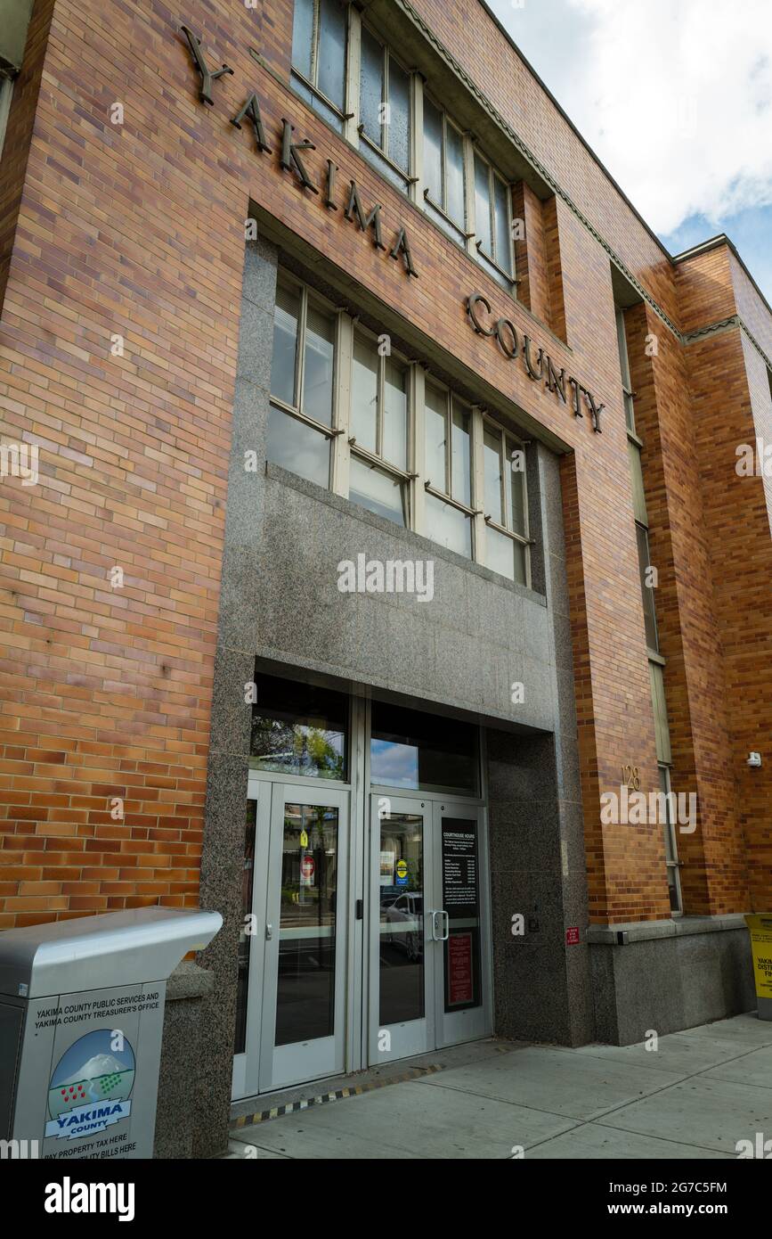 The entrance to the Yakima County Courthouse in Yakima, Washington, USA