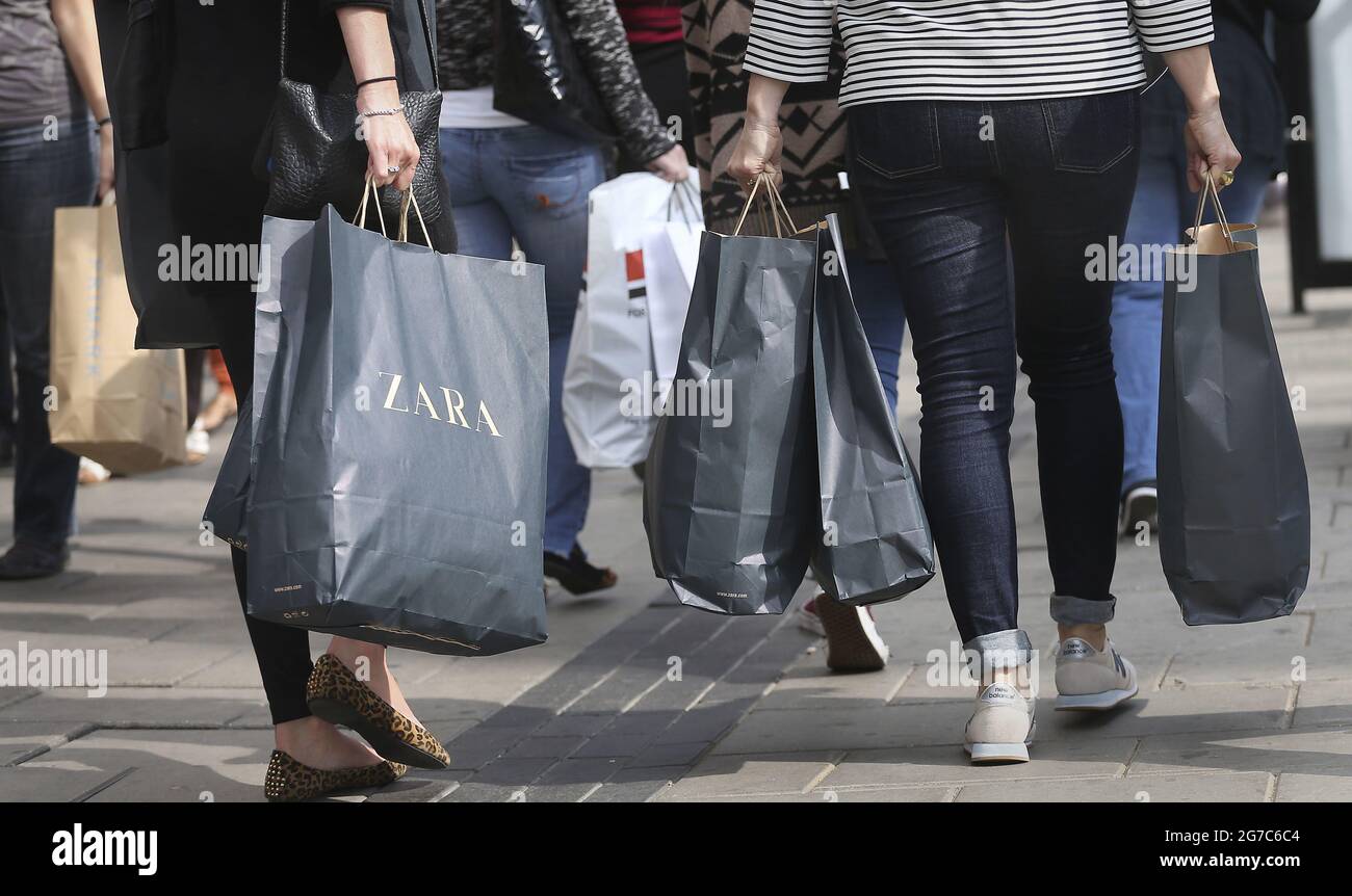 File photo dated 15/09/14 of shoppers on Oxford Street in central London. Retail sales have surged by record levels over the past three months as shoppers flocked back to stores following the easing of lockdown restrictions, according to new figures. The latest BRC-KPMG retail sales monitor showed the quarter to June saw a mammoth rebound in like-for-like for sales after stores reopened and people continued to spend more online. Issue date: Tuesday July 13, 2021. Stock Photo