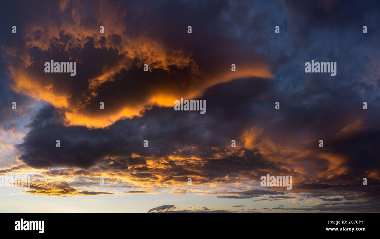 Beautiful dark clouds hi-res stock photography and images - Alamy