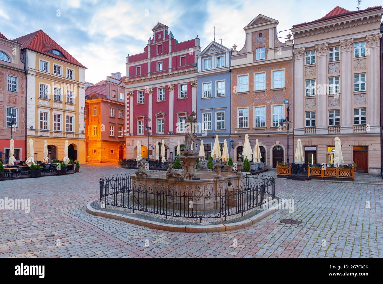 Page 3 - Poznan Poland Sculpture High Resolution Stock Photography and  Images - Alamy
