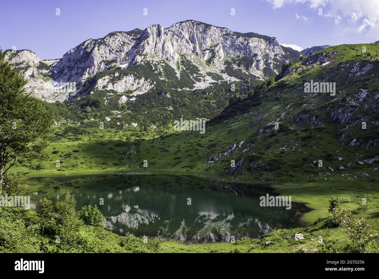 Beautiful shot rocky cliffs hi-res stock photography and images - Alamy
