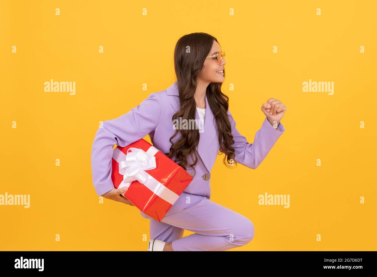 shopping final sell out. teenage shopper. hurry up. stylish teen girl running with gift box Stock Photo