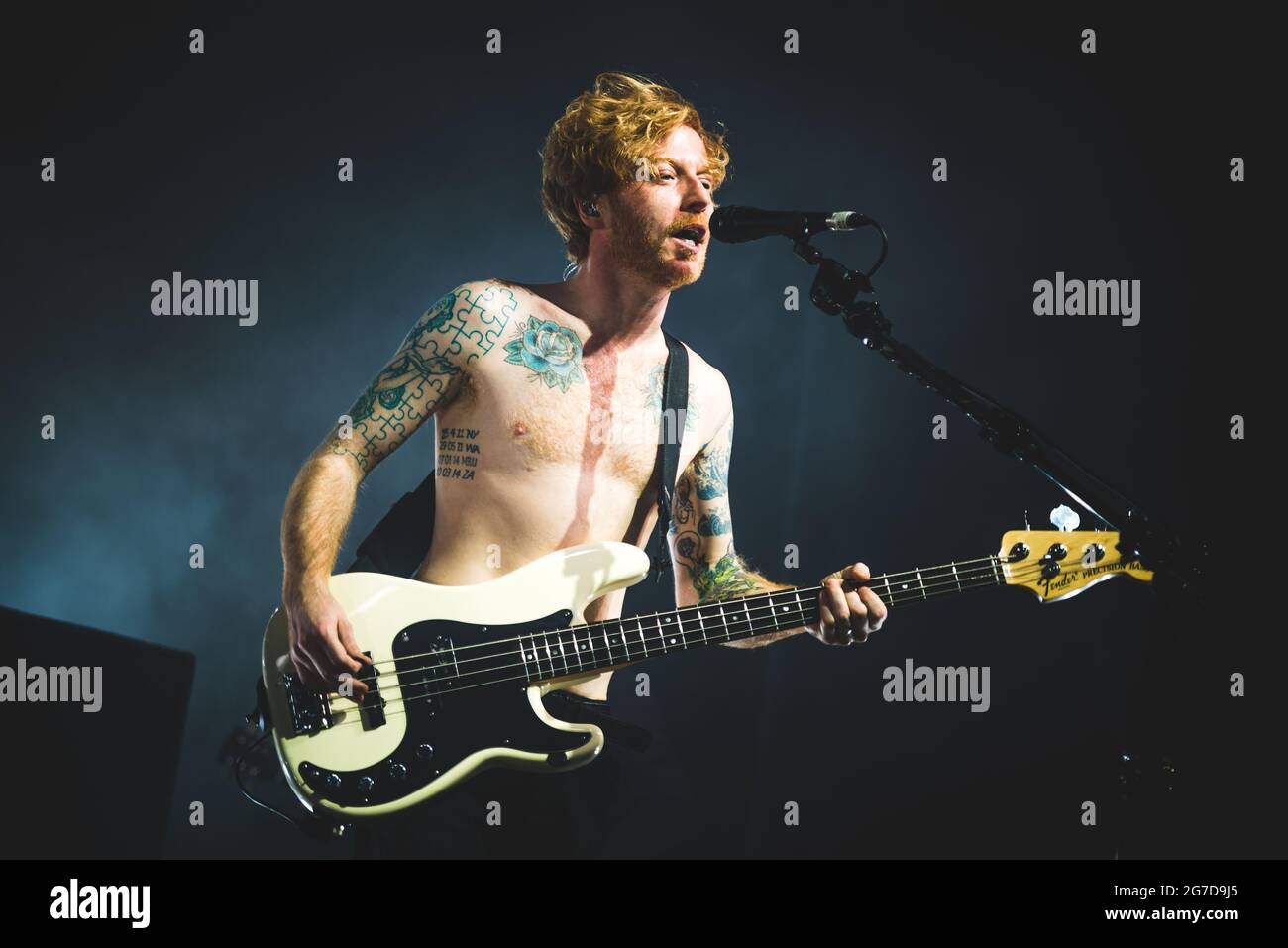 Noord Amerika Couscous niets PADOVA, GRAN TEATRO GEOX, ITALY: James Johnston, bassist of the Scottish  rock band Biffy Clyro performing live on stage in Padova, for the  “Ellipsis” European tour Stock Photo - Alamy