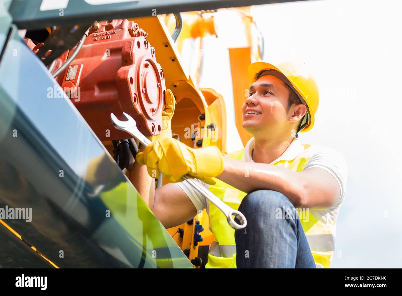 Asian engine mechanic engineer hi-res stock photography and images - Alamy