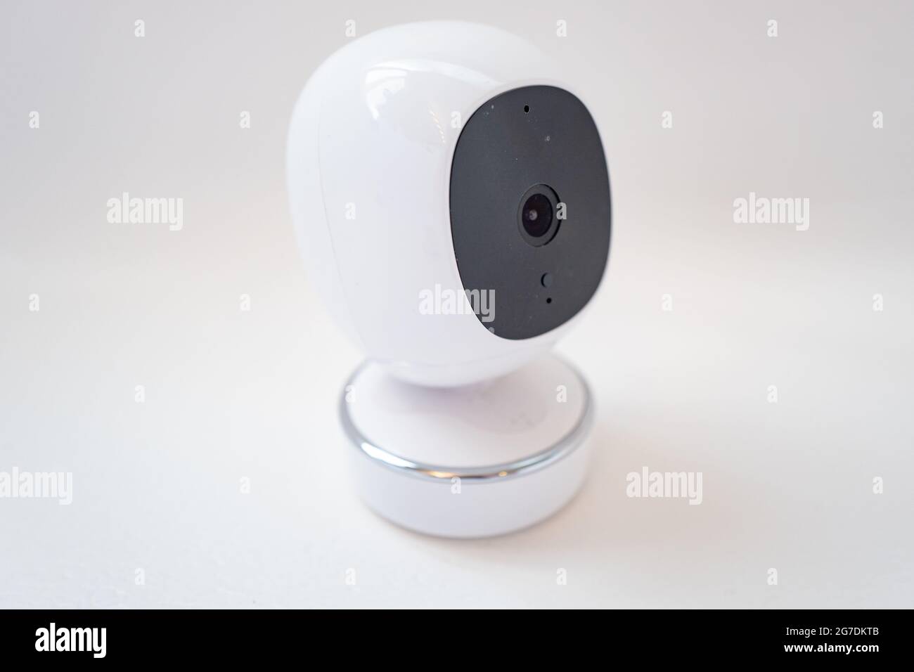Side shot of a SimCam 1S security camera isolated on white background, in San Ramon, California, November 20, 2020. () Stock Photo