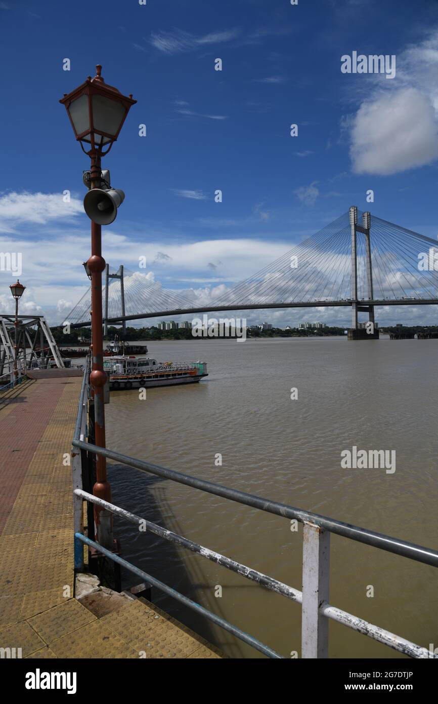 Vidyasagar Setu or Second Hooghly Bridge from Shibpur ferry ghat jetty on  the Ganges. Howrah, India Stock Photo - Alamy, image size:866x1390