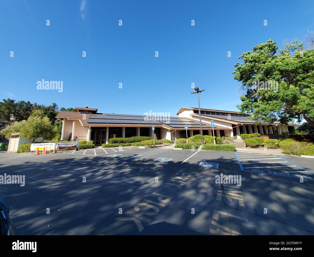 Grounds of Temple Isaiah of Contra Costa County, a Jewish synagogue in