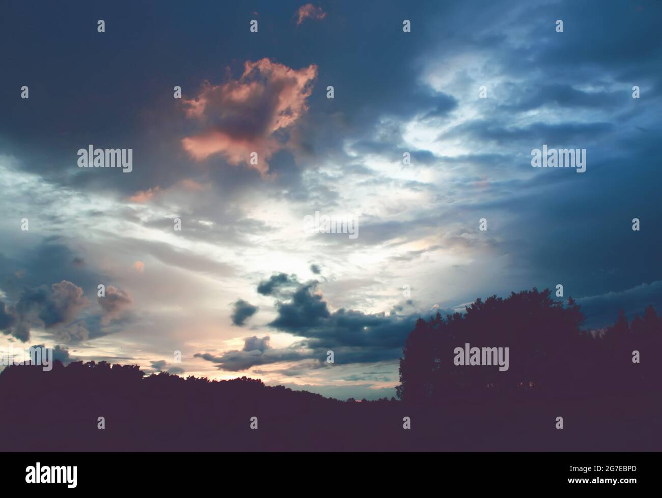 Blue summer sky with beautiful fluffy clouds Stock Photo - Alamy