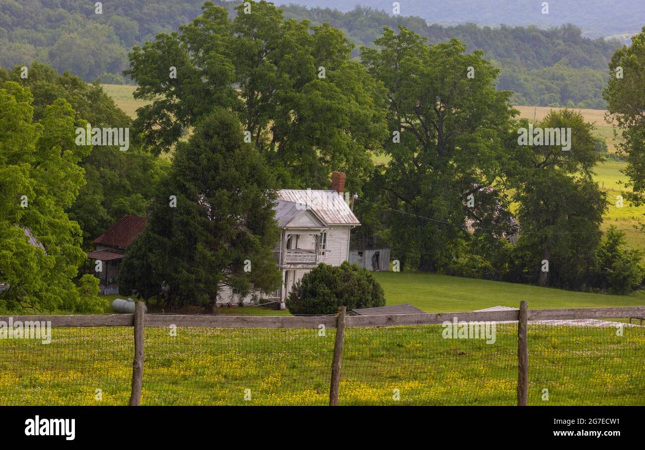 Church Hill, Tennessee, USA An old weathered farm house sits amongst