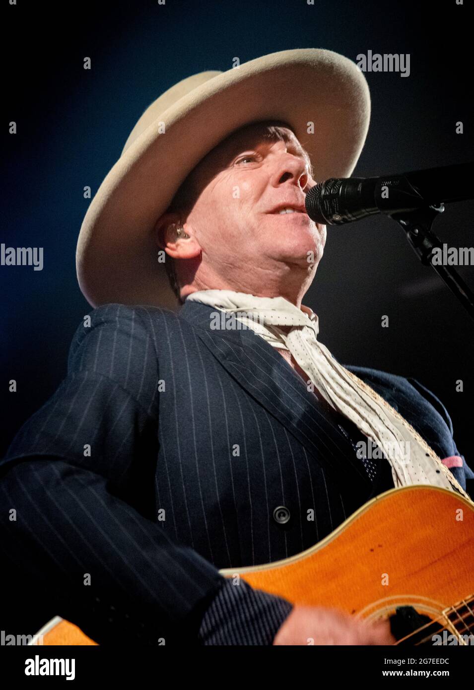 British-born Canadian actor, best known as Jack Bauer from 24; Kiefer Sutherland plays songs from his latest album “Reckless & Me” lie in concert Stock Photo