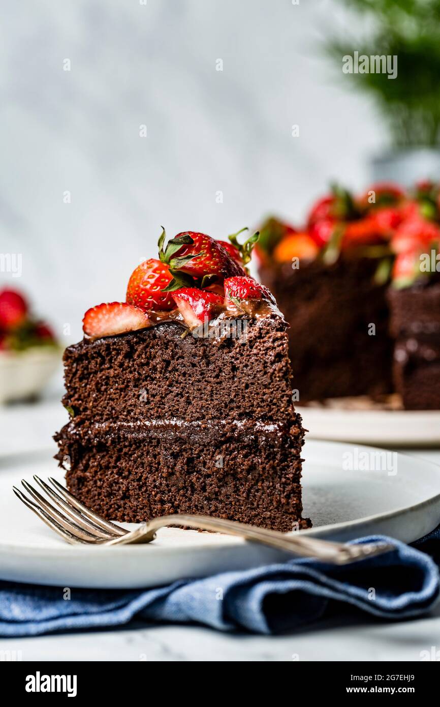 Decorate cake with strawberries hi-res stock photography and images - Alamy