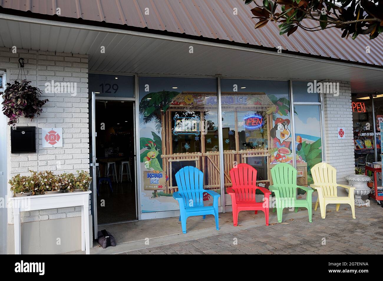 OCOEE/ORLANDO / FLORIDA / USA 01 December 2017. Book rack store and
